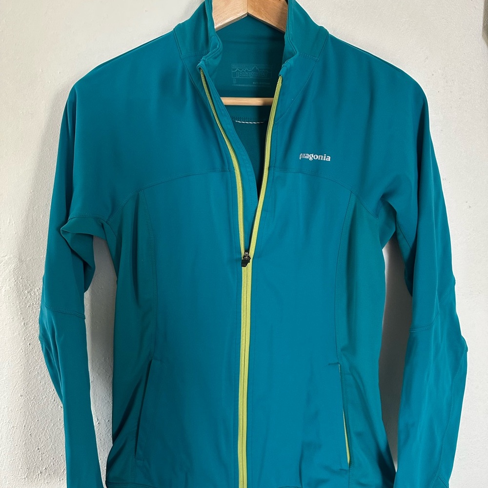 Gorpcore Patagonia Blue Jacket Yellow Zipper